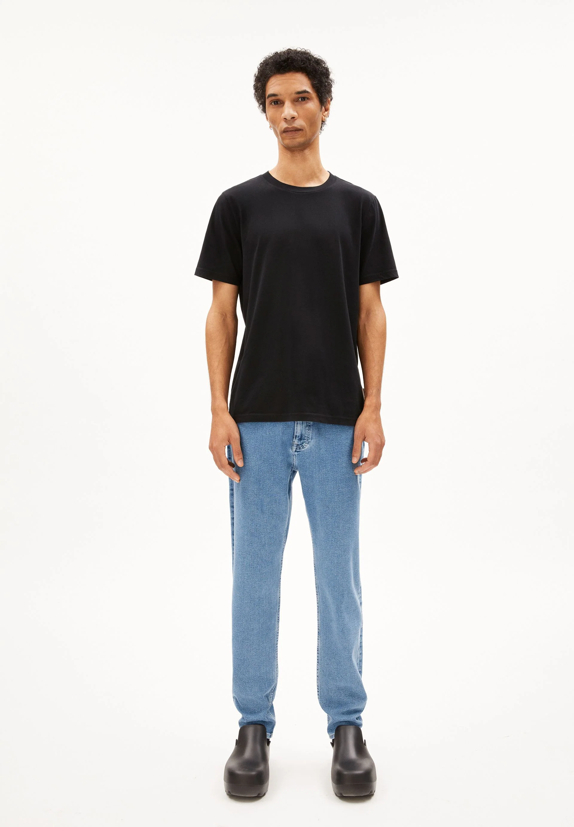 AARJO TARPA TAPERED JEANS | washed light indigo - Image 4