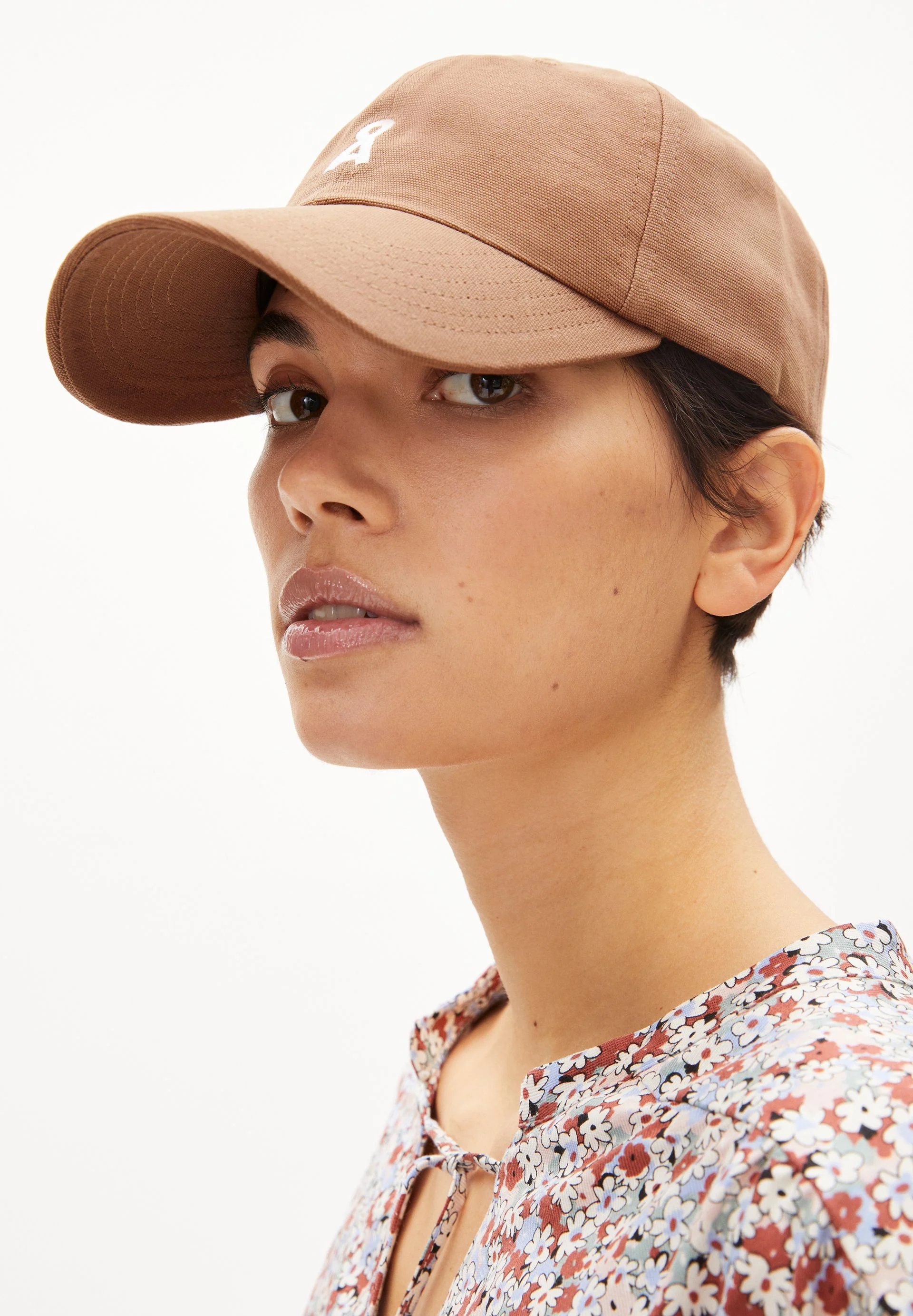 YENAAS BOLD KAPPE | aged timber